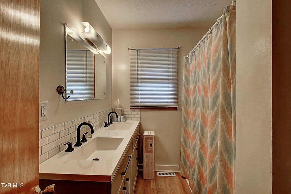 Photo #27: 320 Swanee Drive