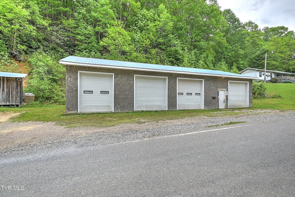 Photo #20: 1929/1993 Bulldog Road