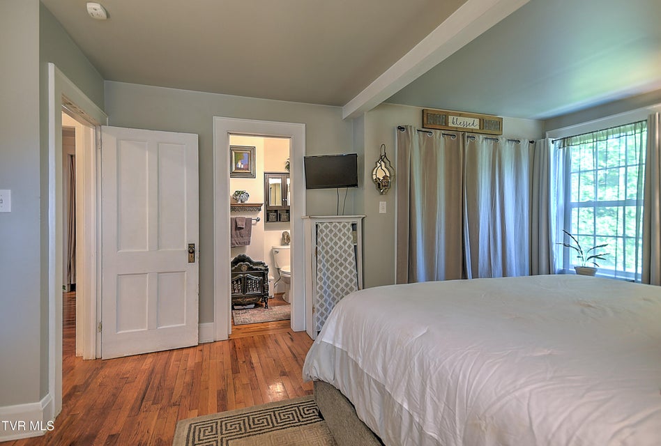Photo #26: 216 Edgewood Road