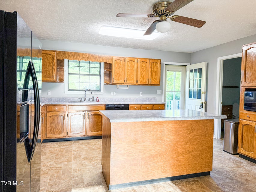 Photo #23: 887 Berry Road
