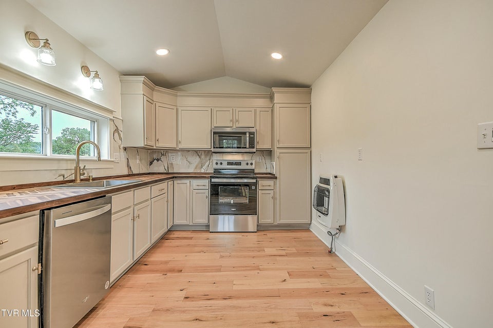 Photo #13: 1025 Fairmount Avenue