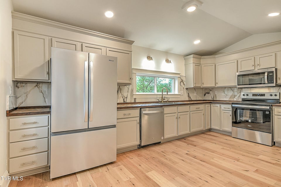 Photo #12: 1025 Fairmount Avenue