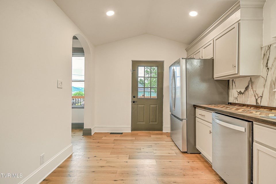 Photo #15: 1025 Fairmount Avenue