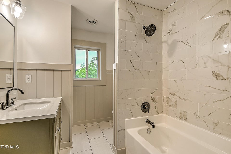 Photo #36: 1025 Fairmount Avenue