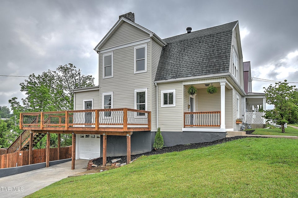 Photo #2: 1025 Fairmount Avenue