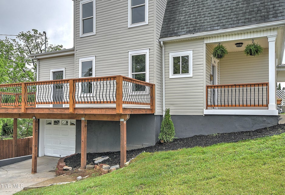 Photo #4: 1025 Fairmount Avenue