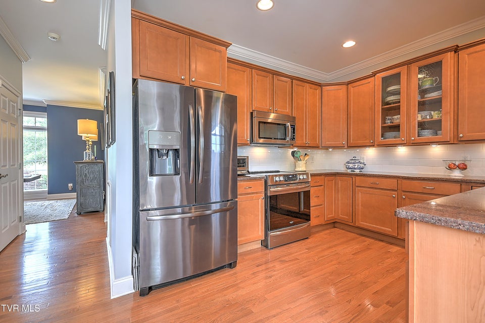 Photo #23: 410 Grovemont Place