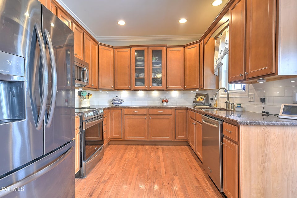 Photo #24: 410 Grovemont Place