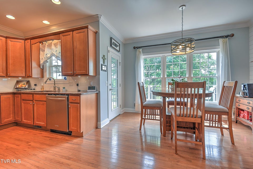 Photo #25: 410 Grovemont Place