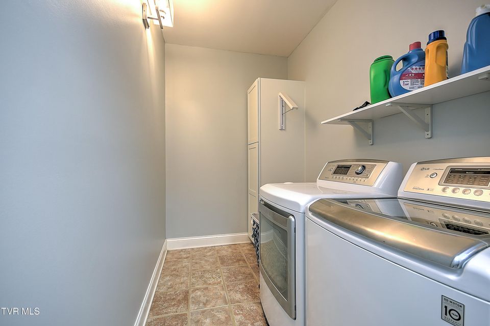 Photo #28: 410 Grovemont Place