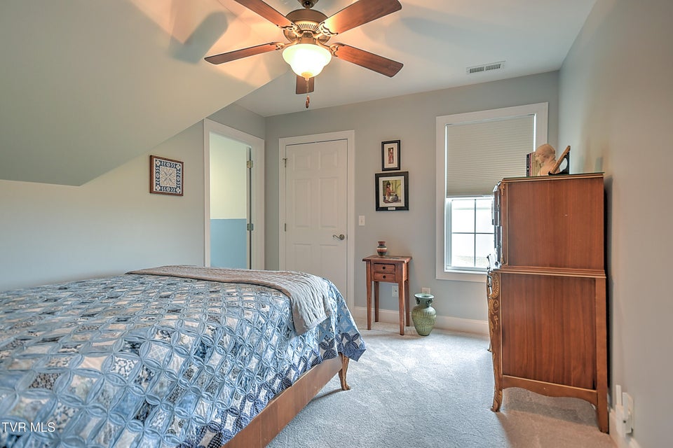 Photo #33: 410 Grovemont Place
