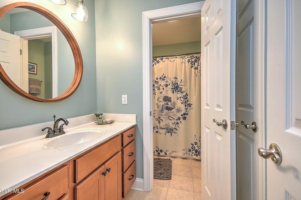 Photo #39: 410 Grovemont Place
