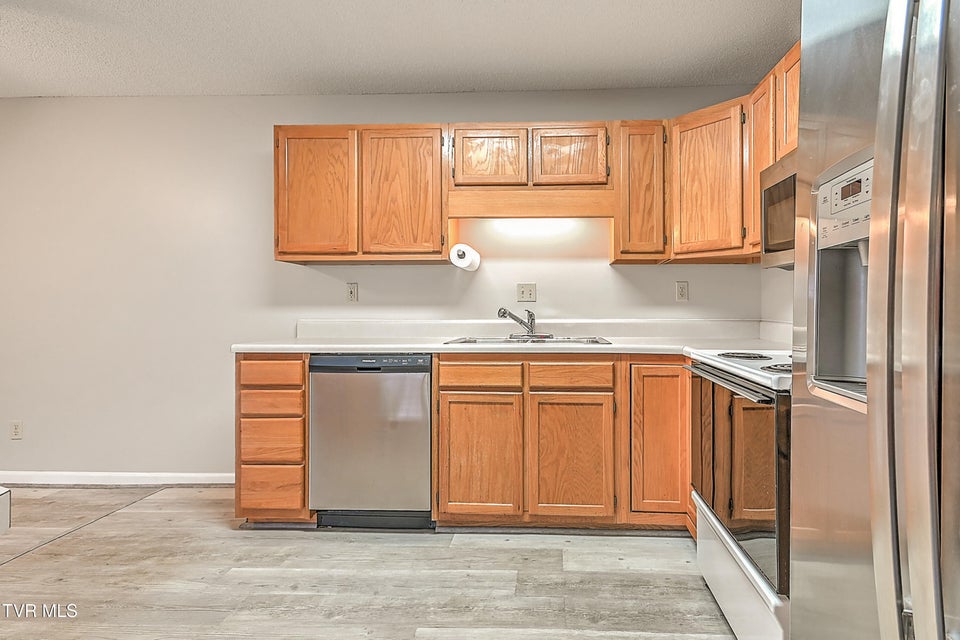 Photo #17: 857 Cobblestone Place