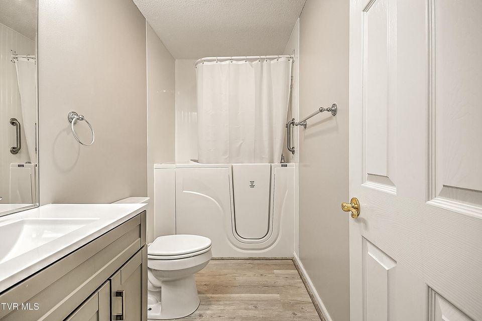 Photo #32: 857 Cobblestone Place