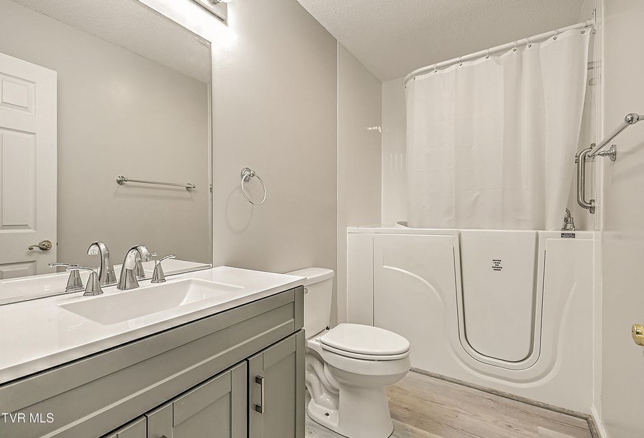 Photo #33: 857 Cobblestone Place