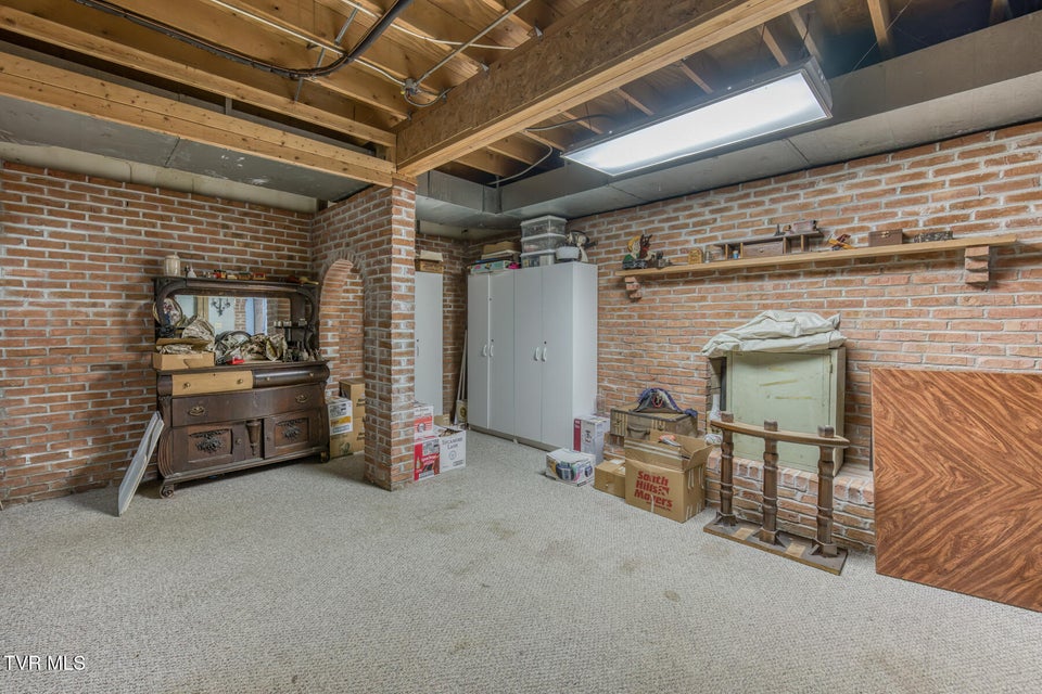 Photo #39: 16 Chaucer Court