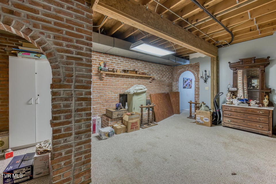 Photo #40: 16 Chaucer Court