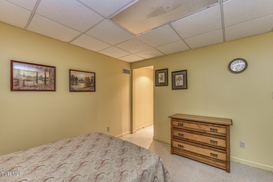 Photo #44: 16 Chaucer Court