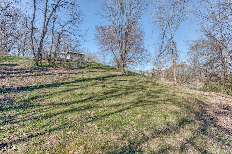 Photo #63: 16 Chaucer Court