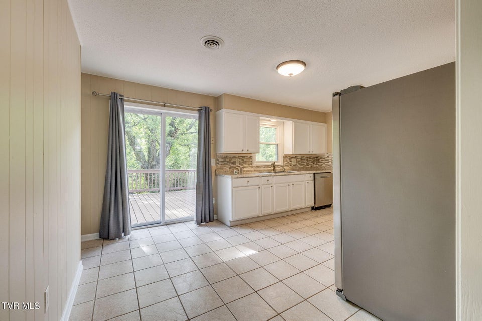 Photo #8: 112 Borderview Avenue
