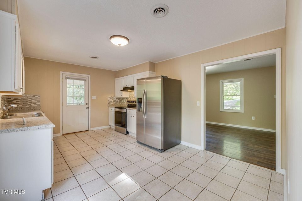 Photo #9: 112 Borderview Avenue