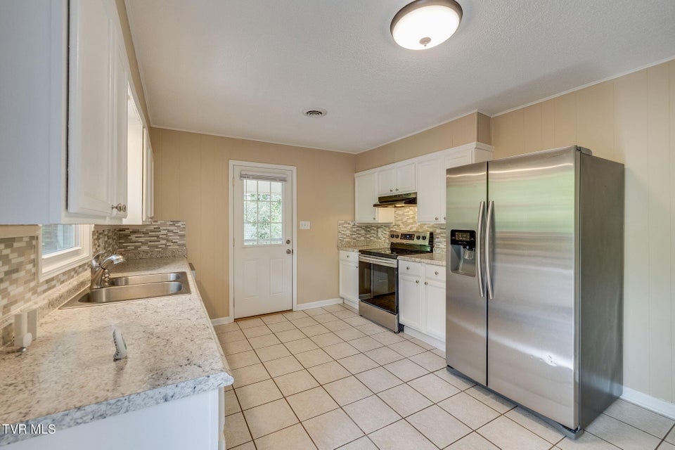 Photo #10: 112 Borderview Avenue