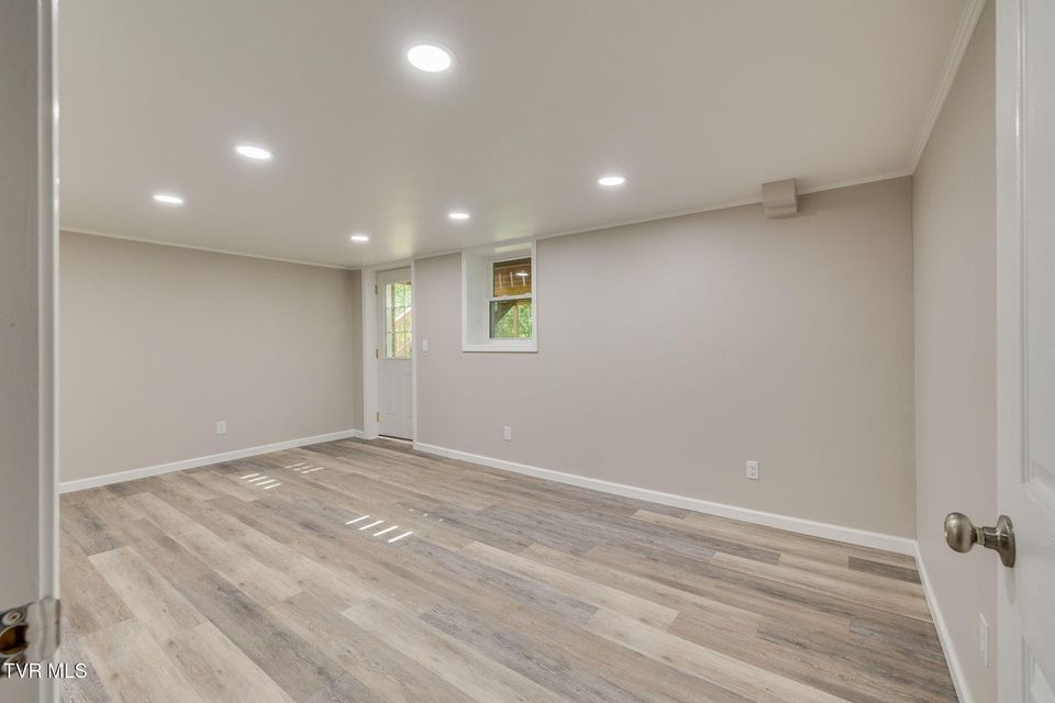 Photo #25: 112 Borderview Avenue
