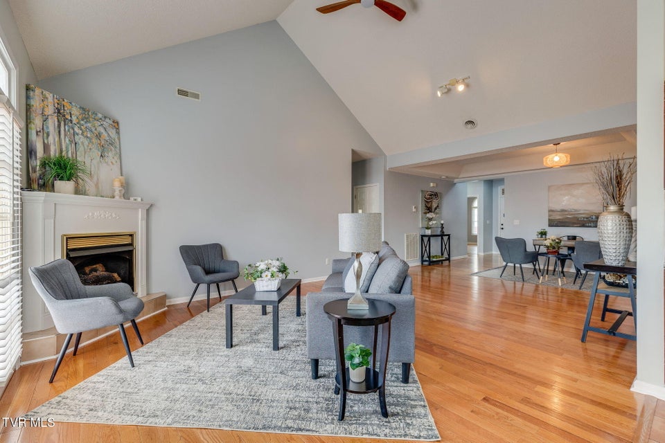 Photo #10: 20 Oak Leaf Court