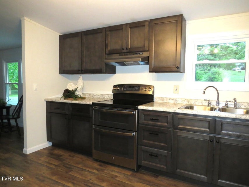 Photo #19: 8929 Gateway Drive