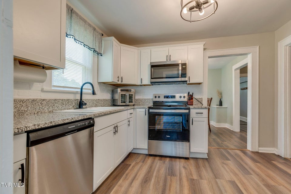 Photo #12: 2046 Carolina Avenue