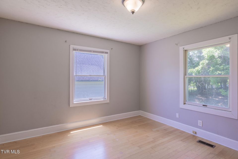 Photo #12: 921 Hillcrest Drive