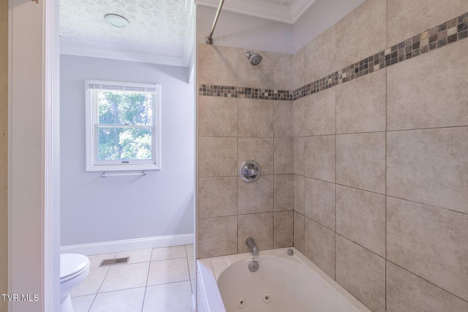 Photo #14: 921 Hillcrest Drive