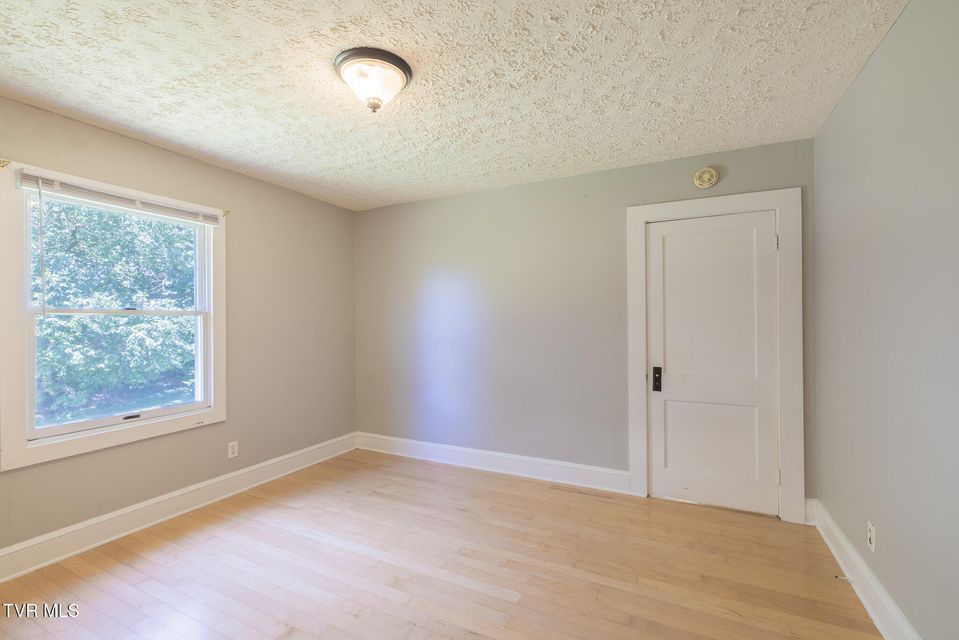 Photo #15: 921 Hillcrest Drive