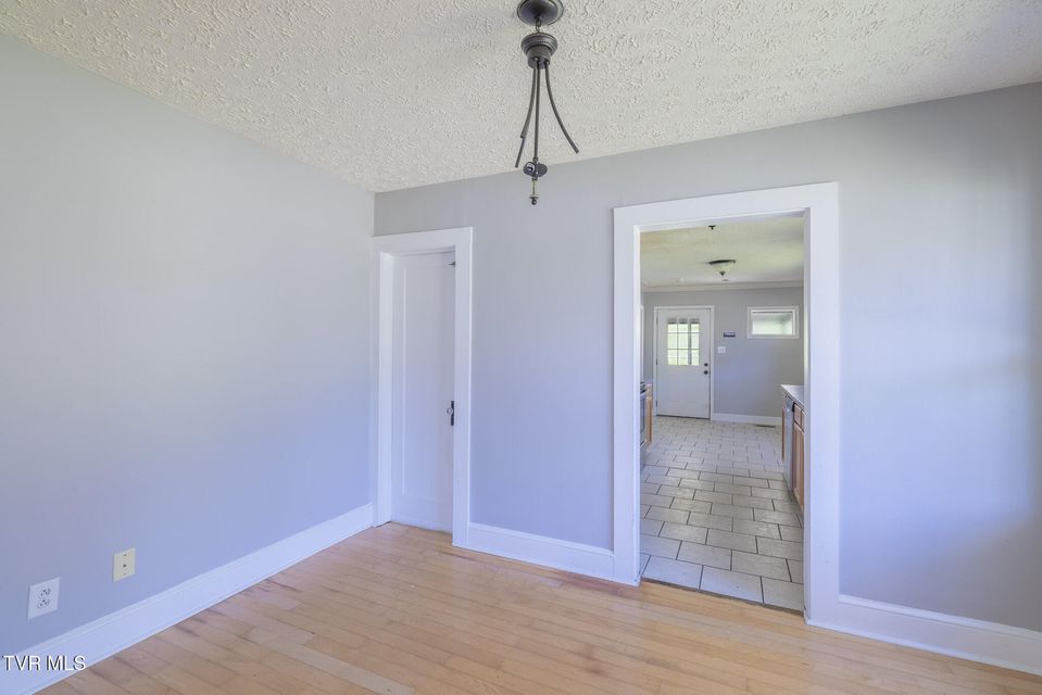 Photo #4: 921 Hillcrest Drive