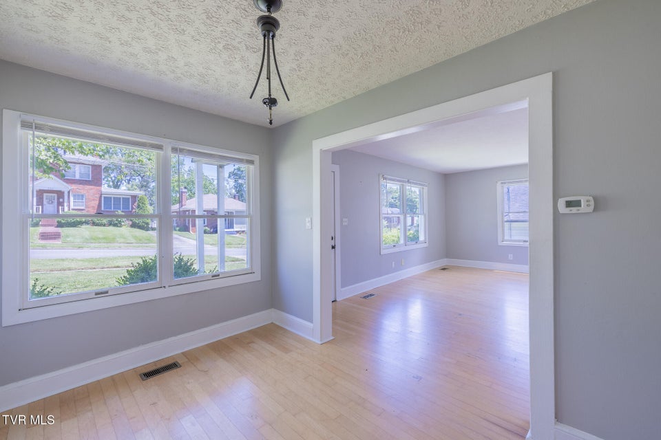 Photo #5: 921 Hillcrest Drive