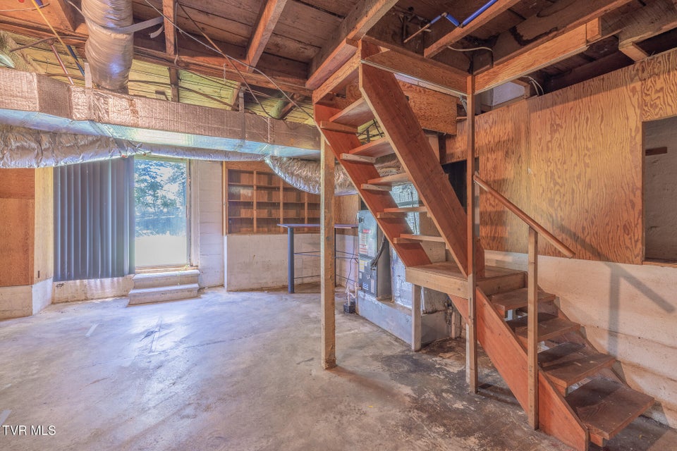 Photo #18: 921 Hillcrest Drive