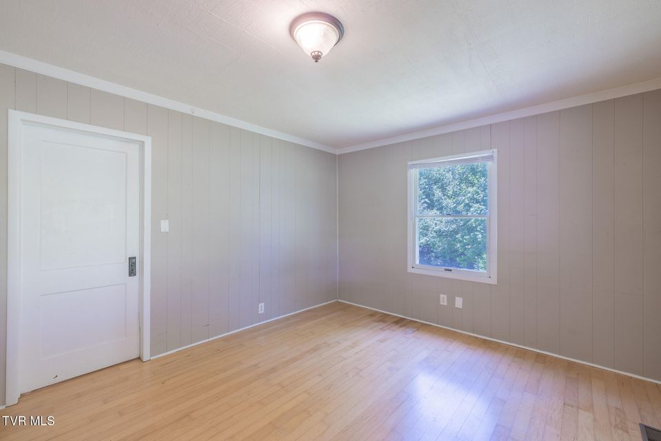 Photo #7: 921 Hillcrest Drive