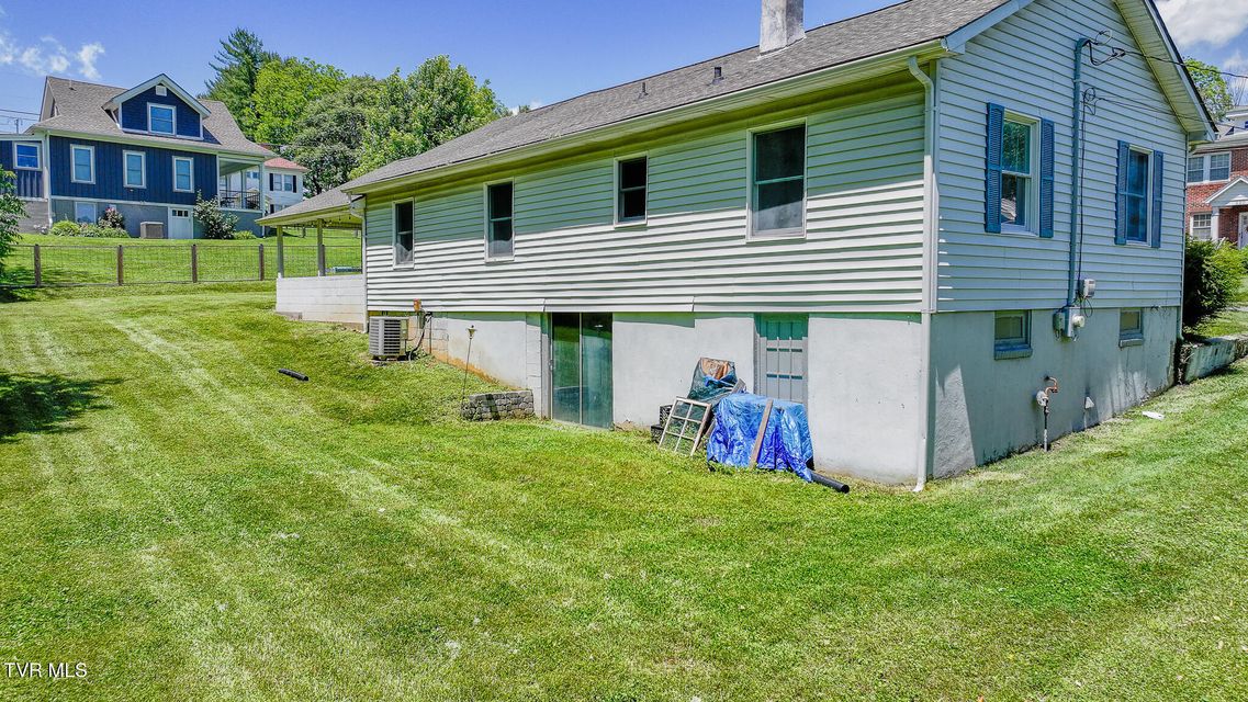 Photo #25: 921 Hillcrest Drive