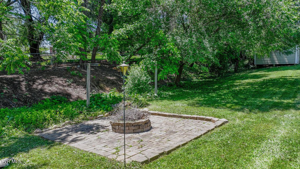 Photo #26: 921 Hillcrest Drive