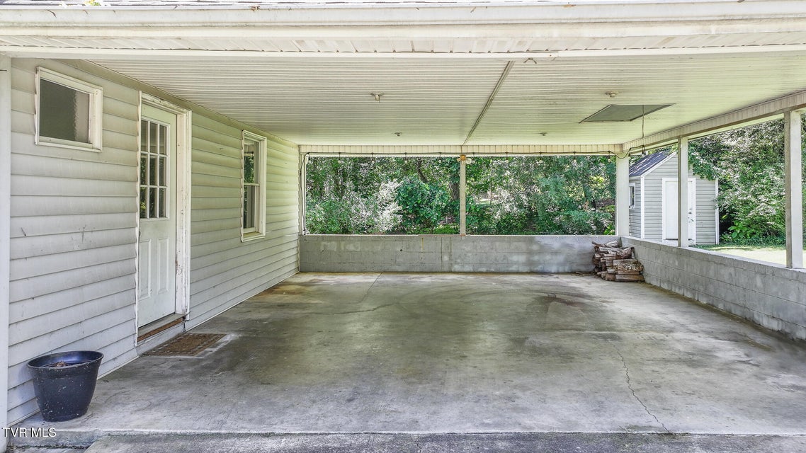 Photo #29: 921 Hillcrest Drive