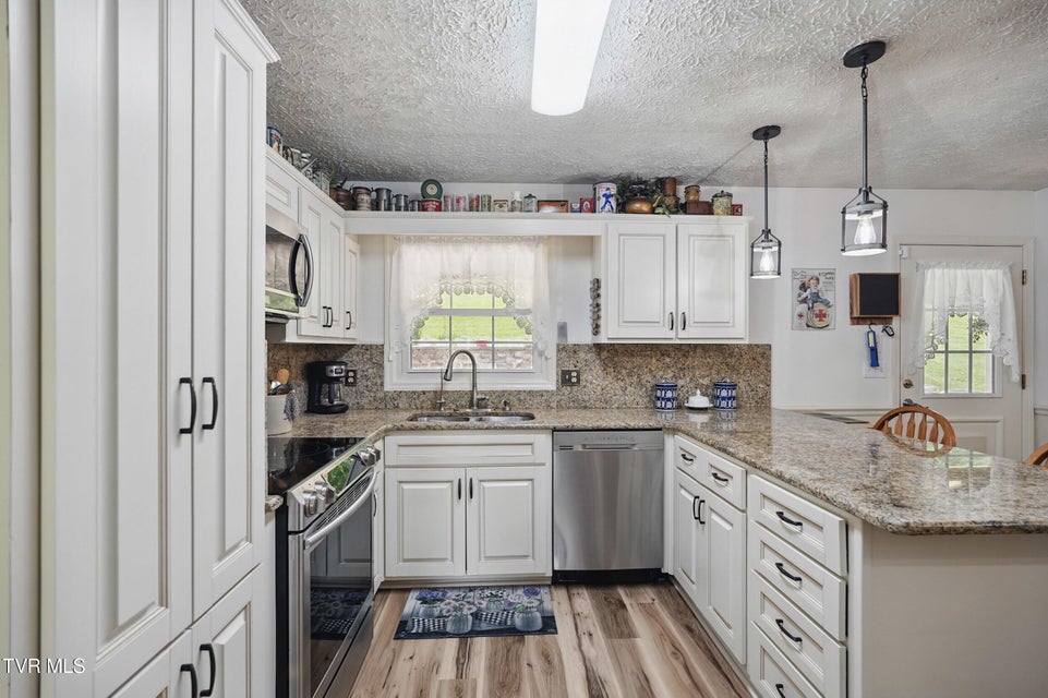 Photo #10: 5009 Surrey Drive