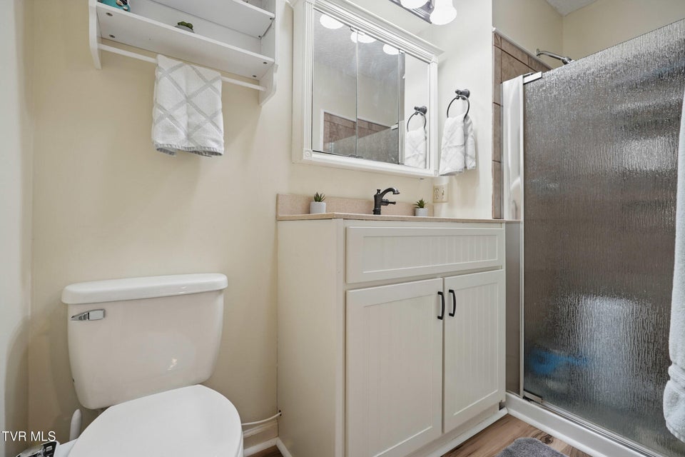 Photo #23: 5009 Surrey Drive