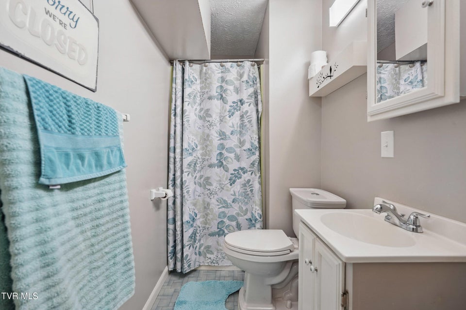 Photo #35: 5009 Surrey Drive