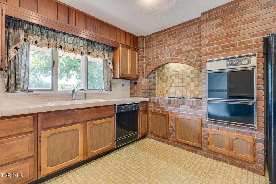 Photo #13: 206 Windmere Place