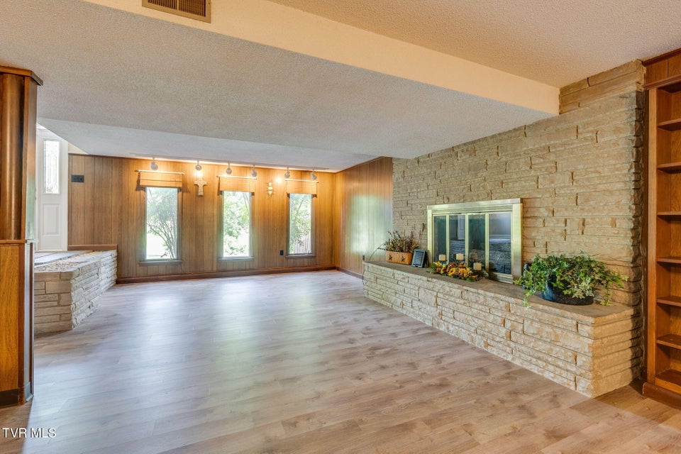 Photo #25: 206 Windmere Place