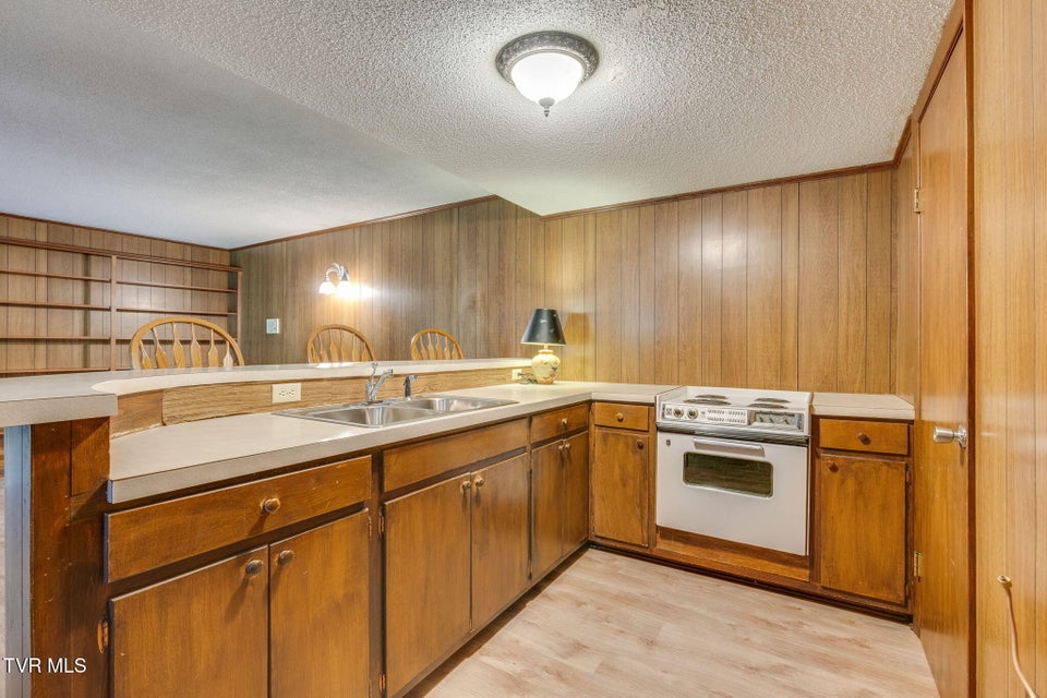 Photo #28: 206 Windmere Place