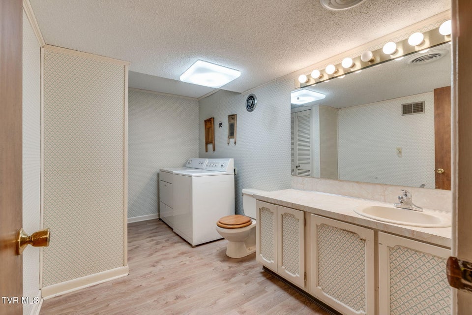 Photo #31: 206 Windmere Place