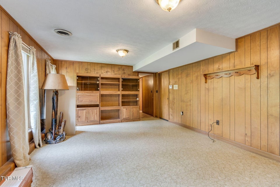 Photo #35: 206 Windmere Place