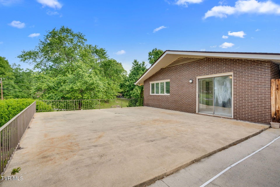 Photo #42: 206 Windmere Place