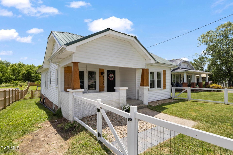 Photo #3: 4217 Sullivan Gardens Drive